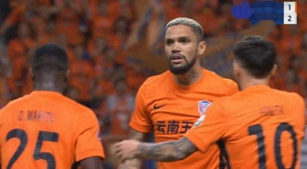 胜宇配资 防守漏人! 佩德罗-恩里克后点无人盯防头球破门, 玉昆1-2泰山