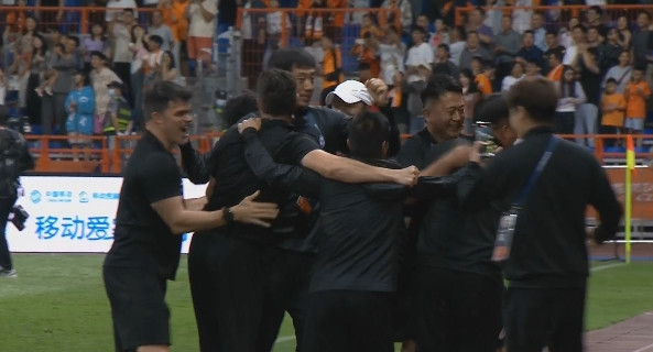宝利配资 拼出胜利! 玉昆1-1蓉城、2-3海港, 本场3球逆转泰山 下轮战津门虎