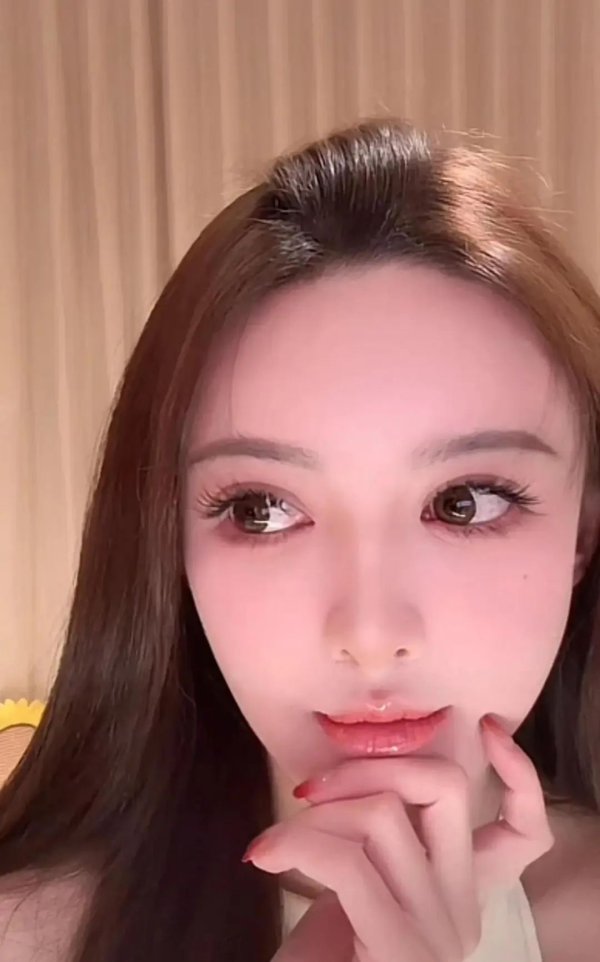 广源优配 叶珂复出开直播！生完孩子圆润了，和黄晓明已分手，要挣钱搞事业